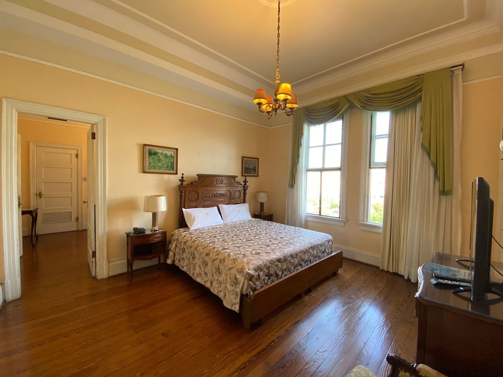 Deluxe Suite, 1 King Bed photo 1