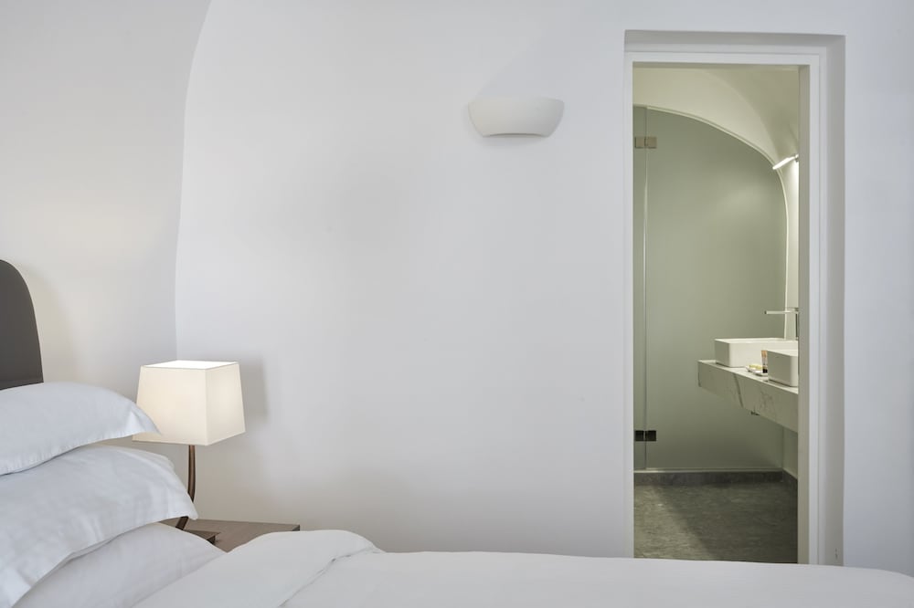 Superior Villa, 2 Bedrooms (Outdoor Plunge Pool & Caldera View)