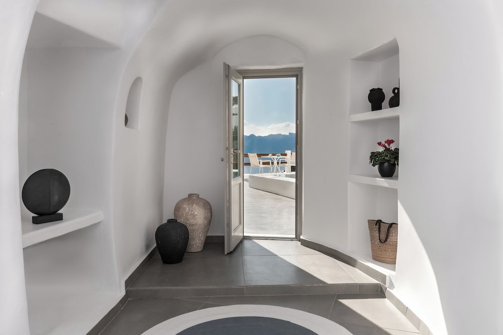 Standard Double Room with Caldera & Sea View
