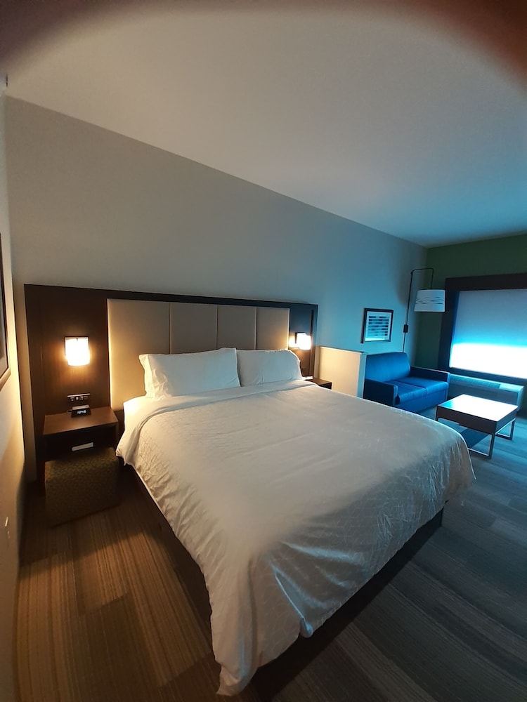 Suite, 1 King Bed, Accessible Bathtub (Communications)