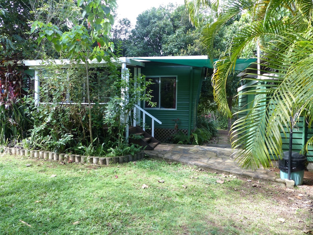 Cabin 2 - Green (External Bathroom) photo 2