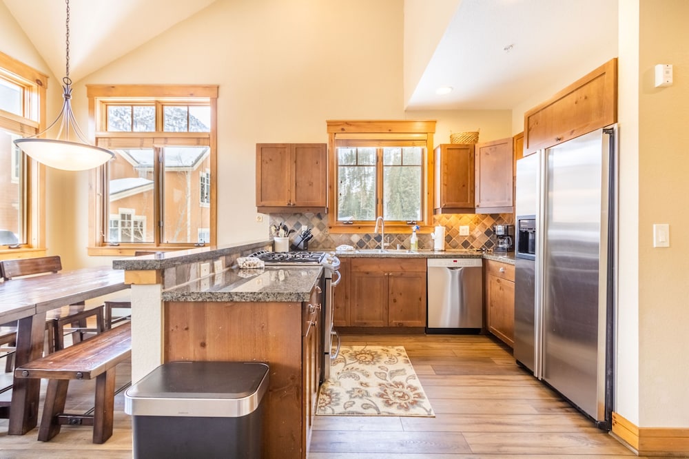 Townhome, 3 Bedrooms photo 2