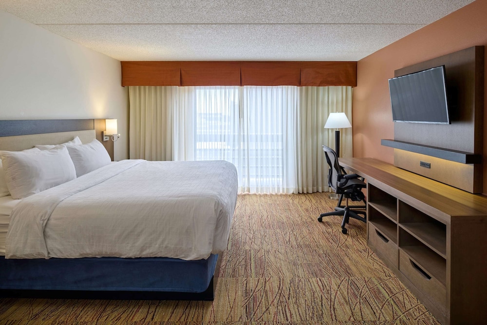 Suite, 1 King Bed with Sofa bed, Tower - Photo 1
