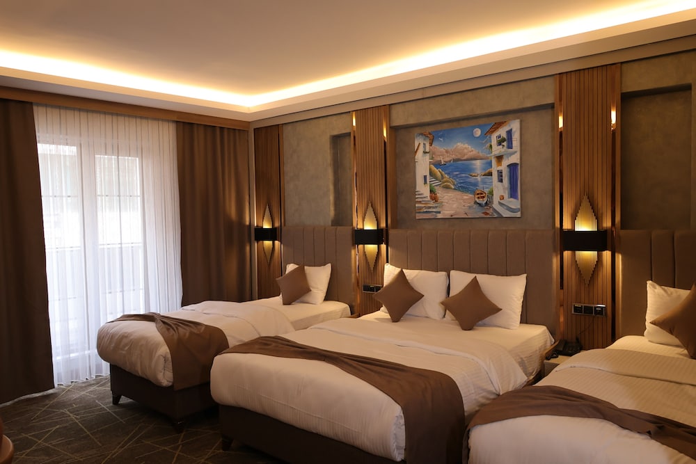 Comfort Triple Room, Balcony, City View