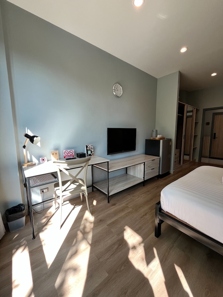 Deluxe Double Room, 1 Queen Bed - Photo 4