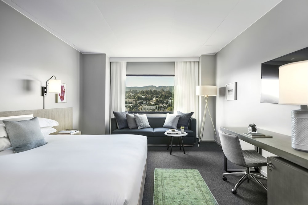 Room, 1 King Bed (Hollywood Sign View, High Floor)