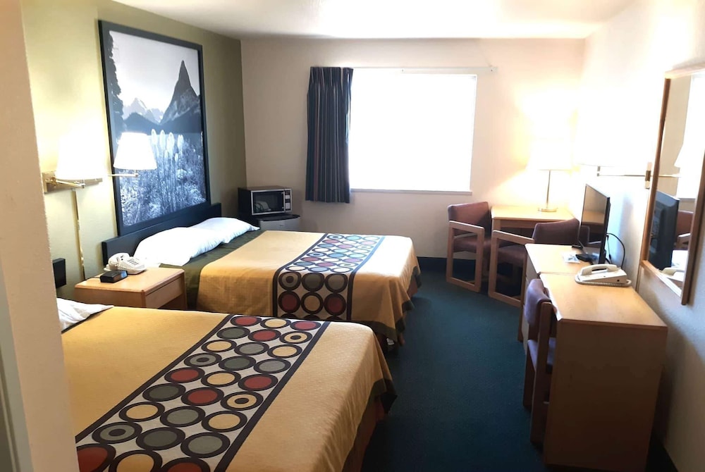 Room, 2 Queen Beds, Non Smoking - Photo 3