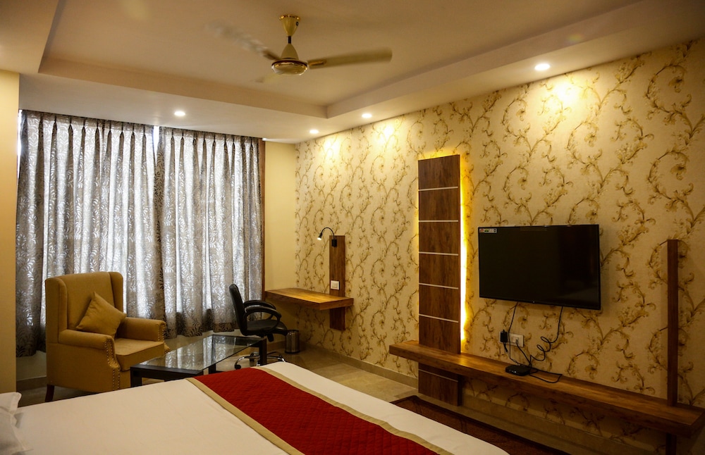 Deluxe Room - Photo 7