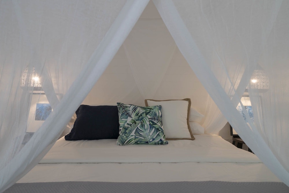 Luxury Studio Suite, 1 King Bed photo 2