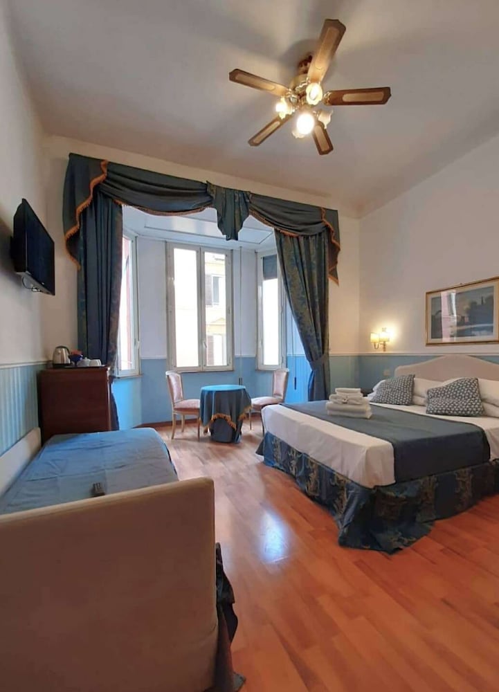 Standard Double or Twin Room photo 1