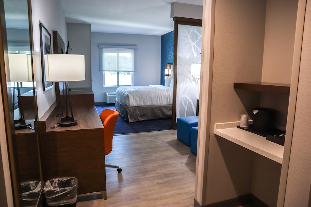 Executive Suite, 1 King Bed, Non Smoking - Photo 2