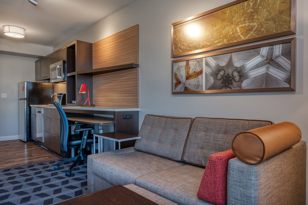 Studio, 1 King Bed with Sofa bed (Mobility/Hearing Access, Roll-In Shwr)