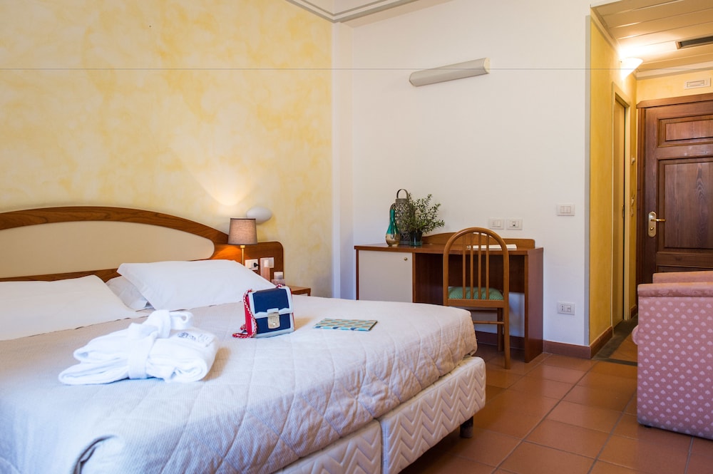 Classic Double or Twin Room photo 1
