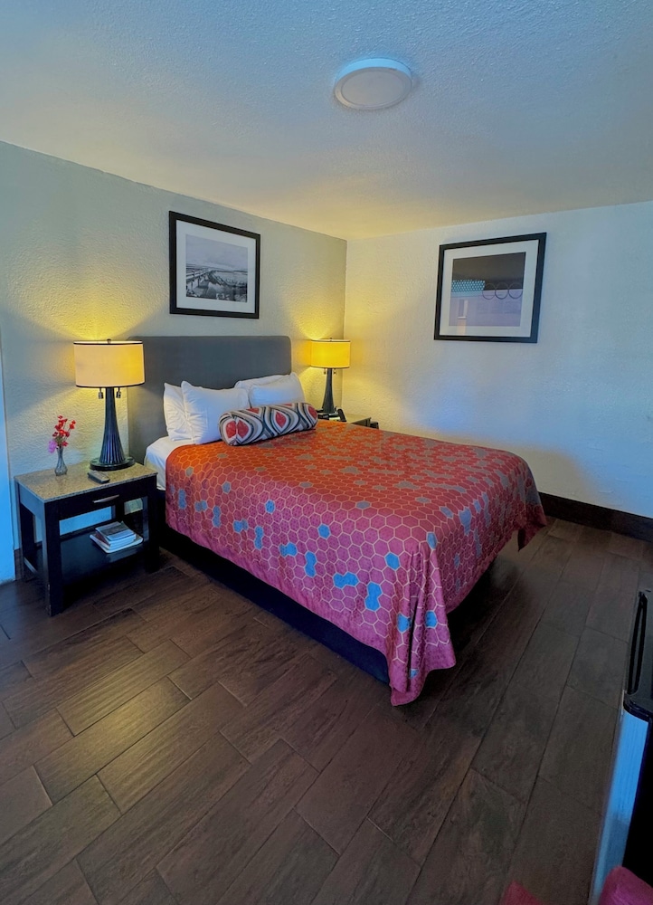Family Room, 2 Queen Beds, Non Smoking, Air conditioning