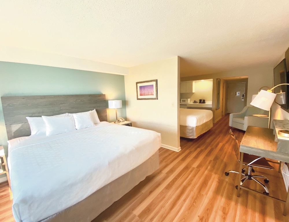 Suite, 2 King Beds (Suites Building) - Photo 3