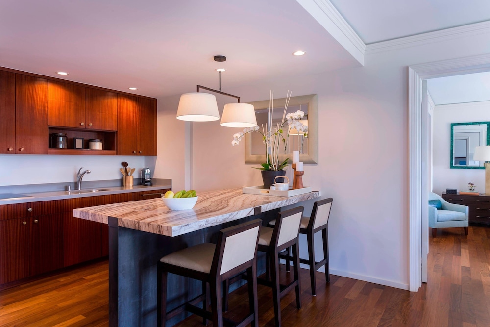 Suite, 2 Bedrooms, Partial Ocean View - Photo 5