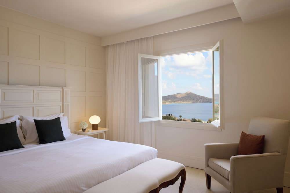 Three Bedroom Mediterranean Pool Villa | Sea View photo 3