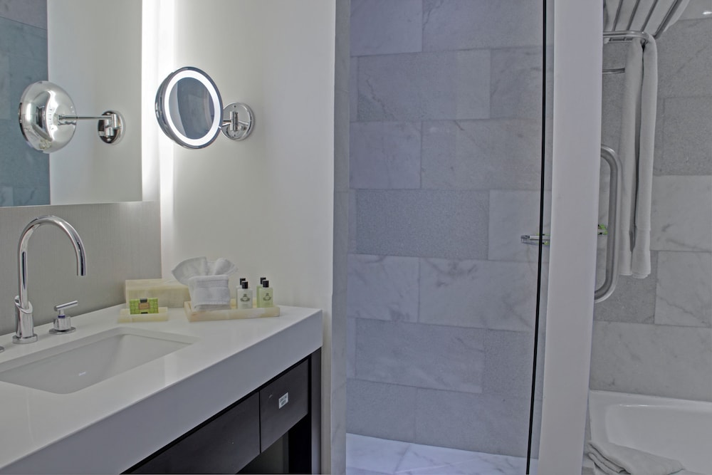 Premium Room - Photo 6
