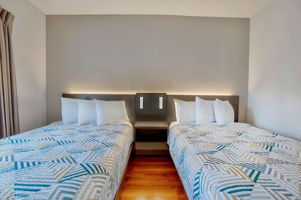 Standard Room, 2 Double Beds, Non Smoking photo 2