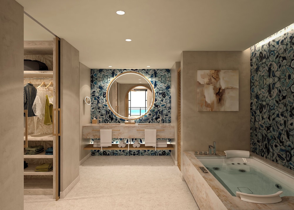Preferred Club Presidential Suite Ocean Front photo 3