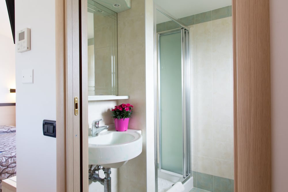 Superior Triple Room - Photo 5