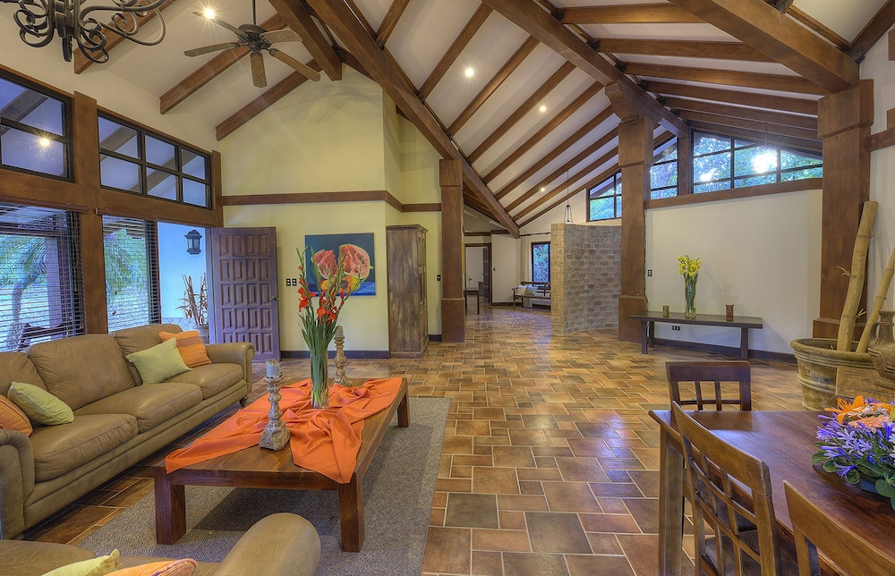 Villa photo 3
