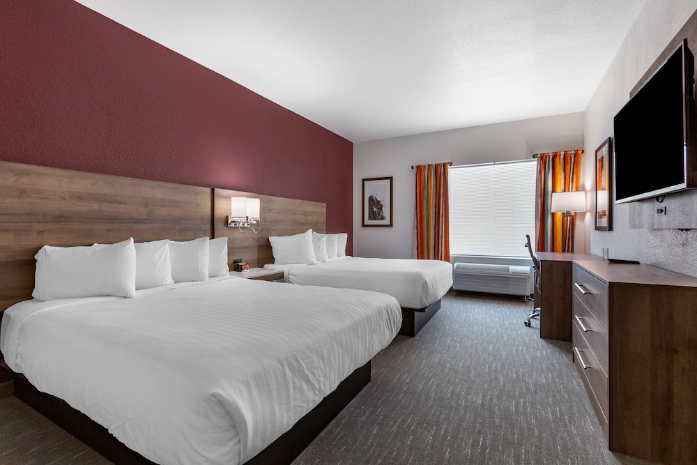 Family Suite, Multiple Beds, Accessible, Bathtub photo 1