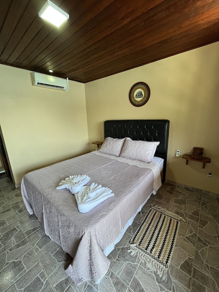 Basic Double Room, 1 Queen Bed, Mountain View photo 3