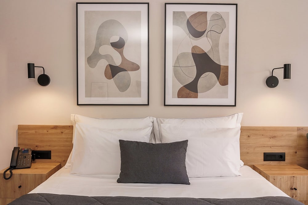 Deluxe Room - Photo 10
