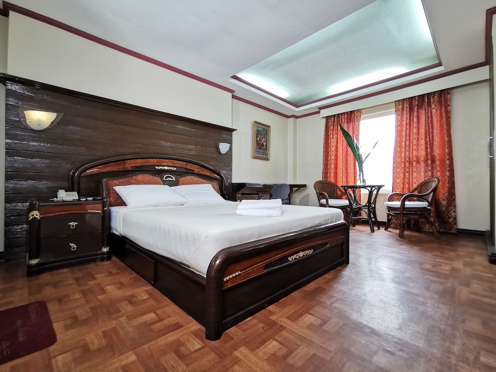 Deluxe Room, 1 Queen Bed, Non Smoking, Mountain View photo 2