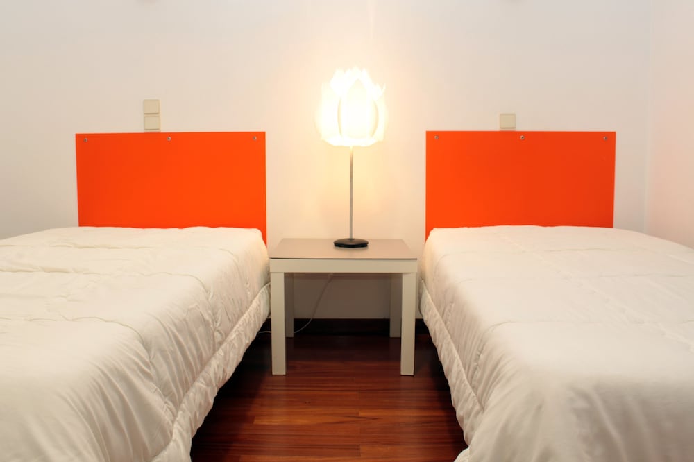 Twin Room, 2 Twin Beds, Non Smoking, Shared Bathroom