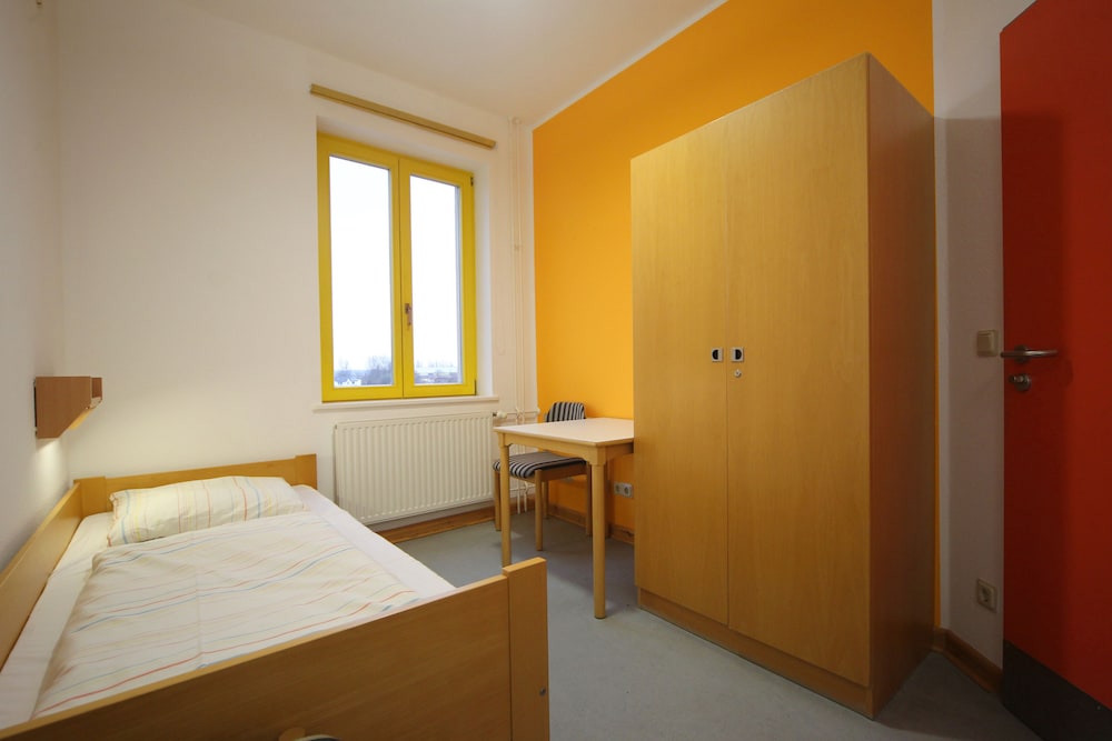 Single Room, Shared Bathroom photo 2