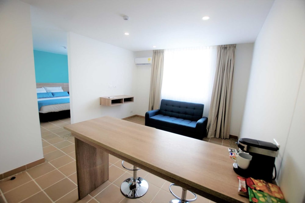 Suite, 1 Queen Bed with Sofa bed, Non Smoking (with Sofabed) photo 3