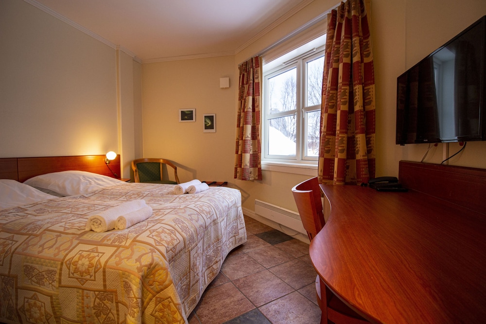 Standard Twin Room, 1 Bedroom, Mountain View, Sea Facing photo 3