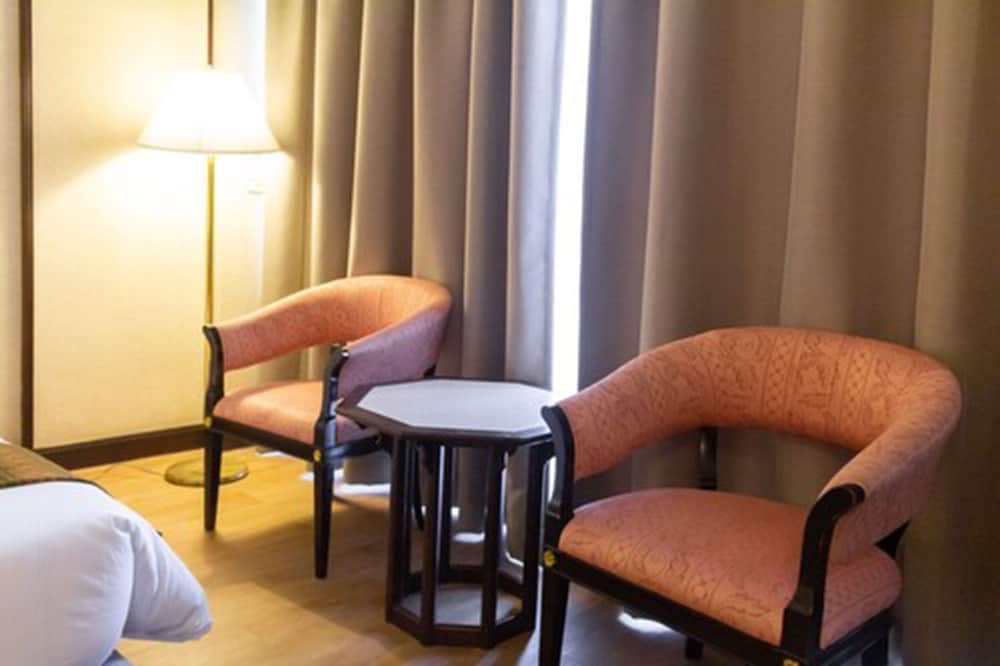 Executive Twin Room - Photo 8