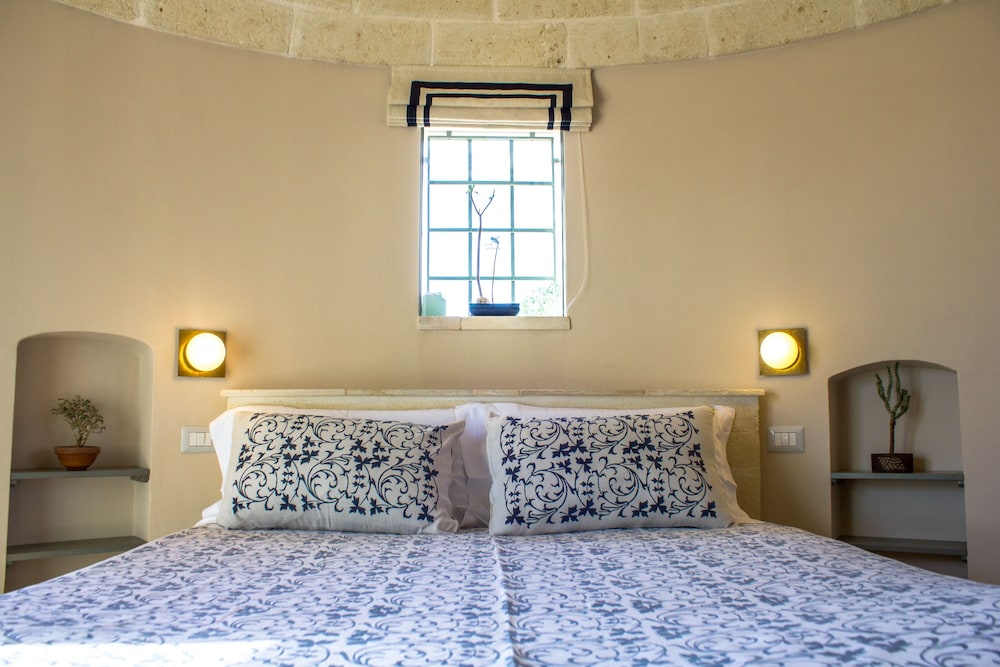 Family Room (Lamia Regina)