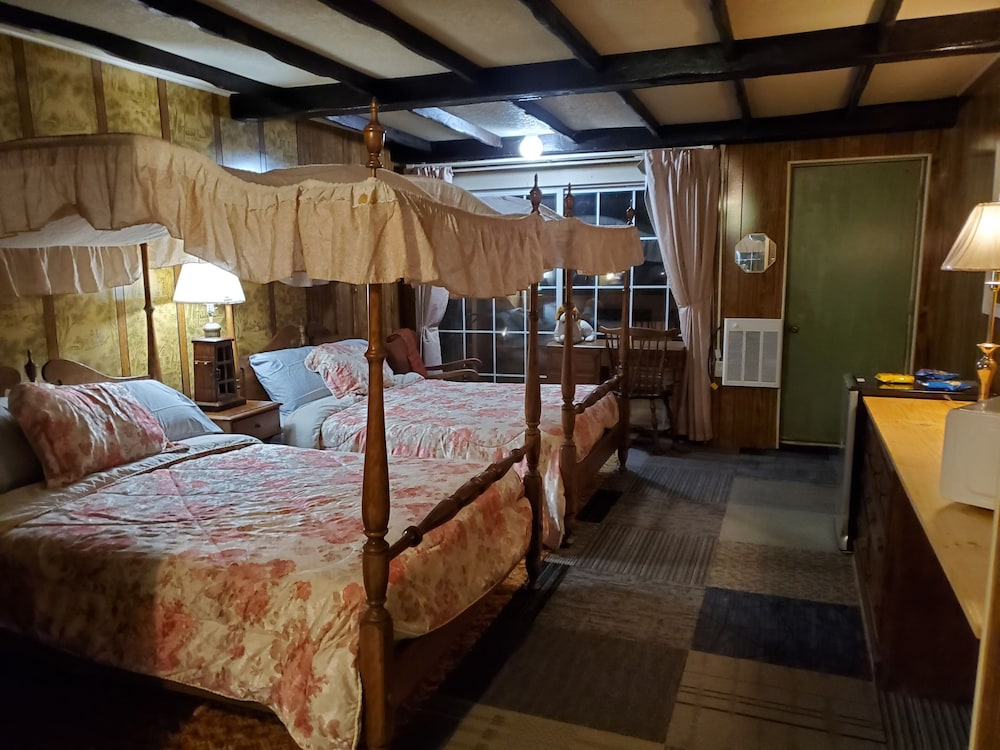 Standard Double Room, 2 Double Beds photo 2