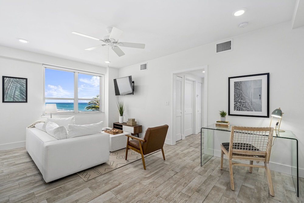 Premier Apartment, 1 King Bed, Beachfront