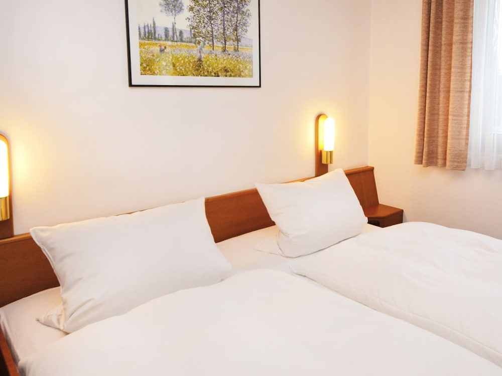 Economy Double Room photo 2