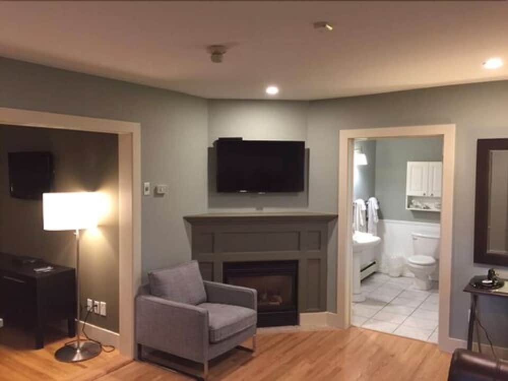 Studio - 1 Bed Room with 1 Queen Bed photo 1