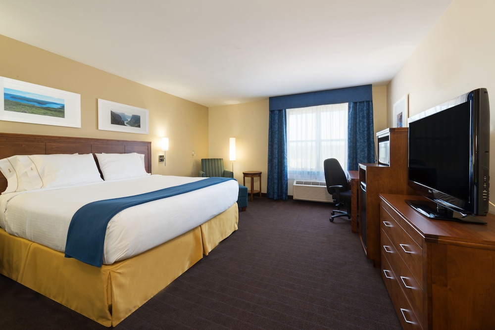 Standard Room, 1 King Bed With Sofa Bed (Wet Bar)