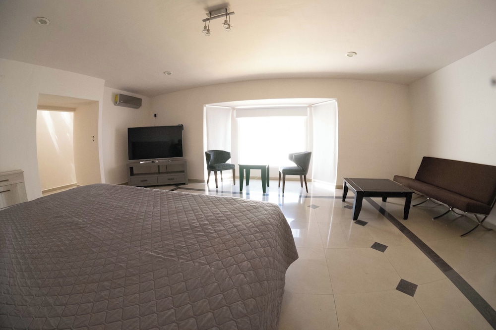 Room, 1 Bedroom, Smoking, Patio photo 3