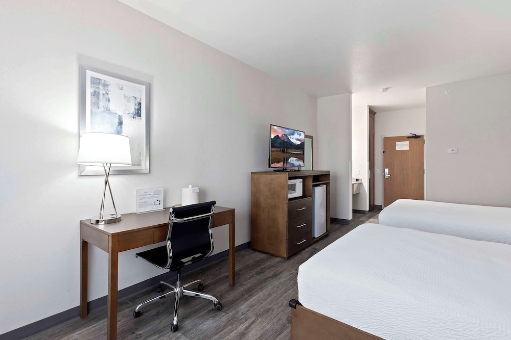 Standard Room, 2 Queen Beds, Accessible, Refrigerator & Microwave photo 3