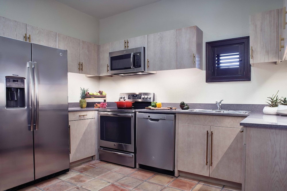 Suite, 1 Bedroom, Beachfront (pool)