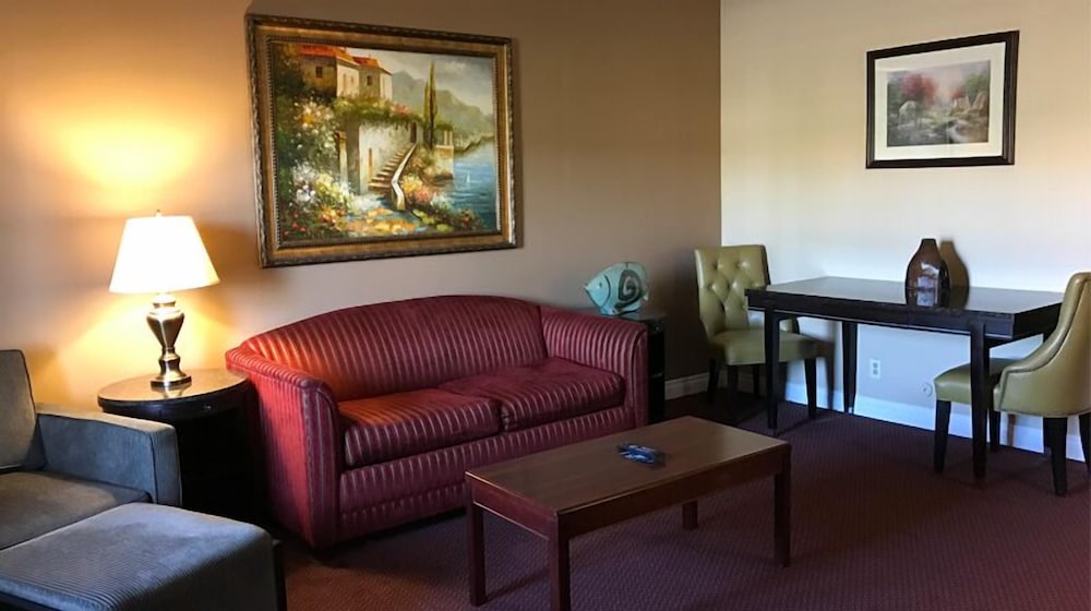 Suite Two Queen Room - Photo 5