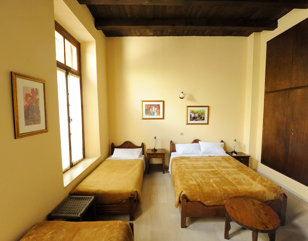 Basic Quadruple Room photo 3