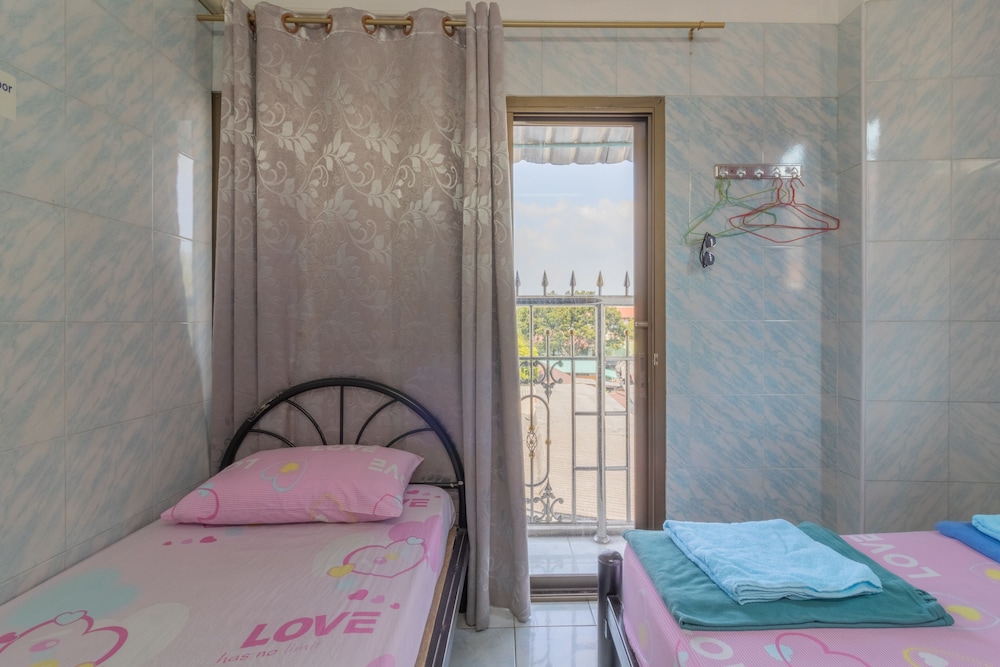 Standard Triple Room with Private  Bathroom photo 2