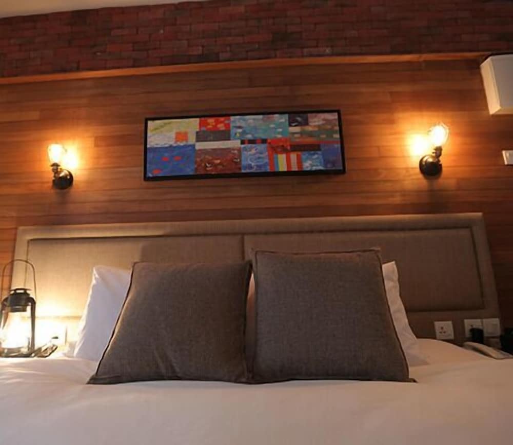 Superior Room, 1 King Bed photo 1