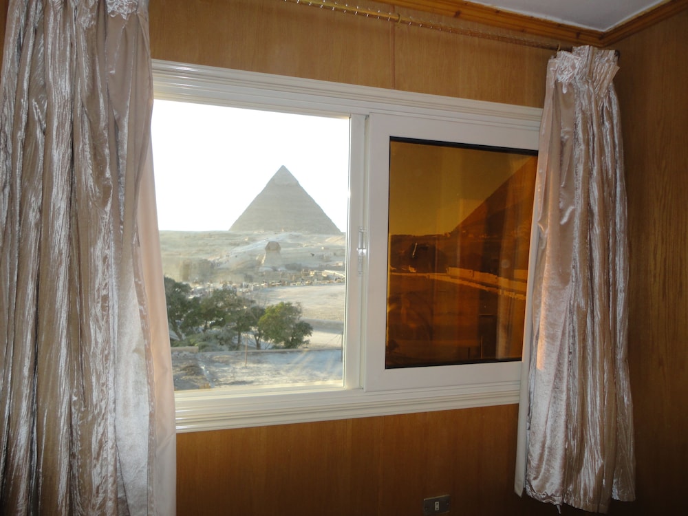 Family Room, 4 Bedrooms, Non Smoking, City View photo 2