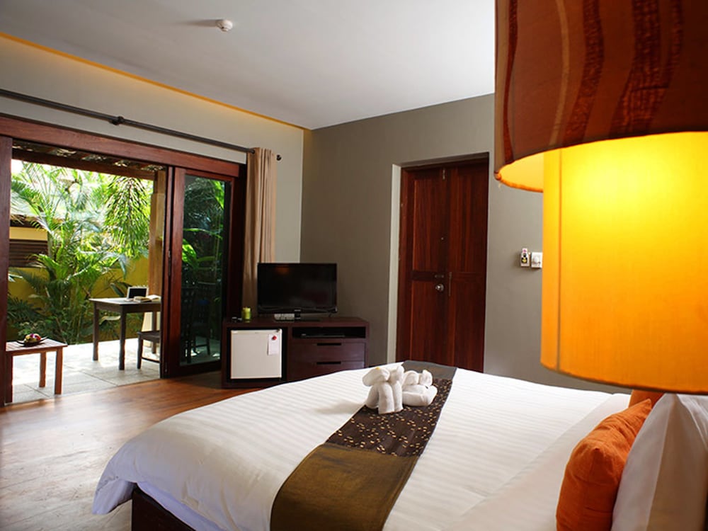 Bungalow, Garden View